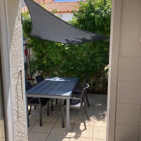 Maisons Du *