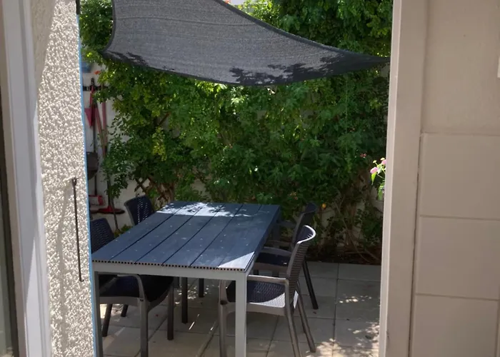 Maisons Du *