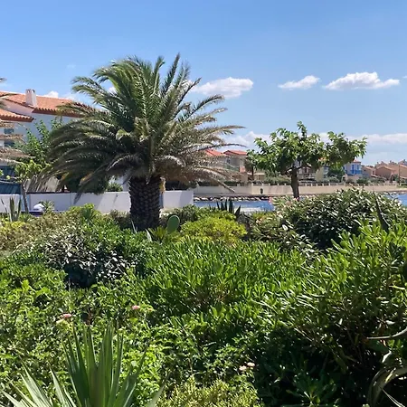 Holiday home Maisons Du